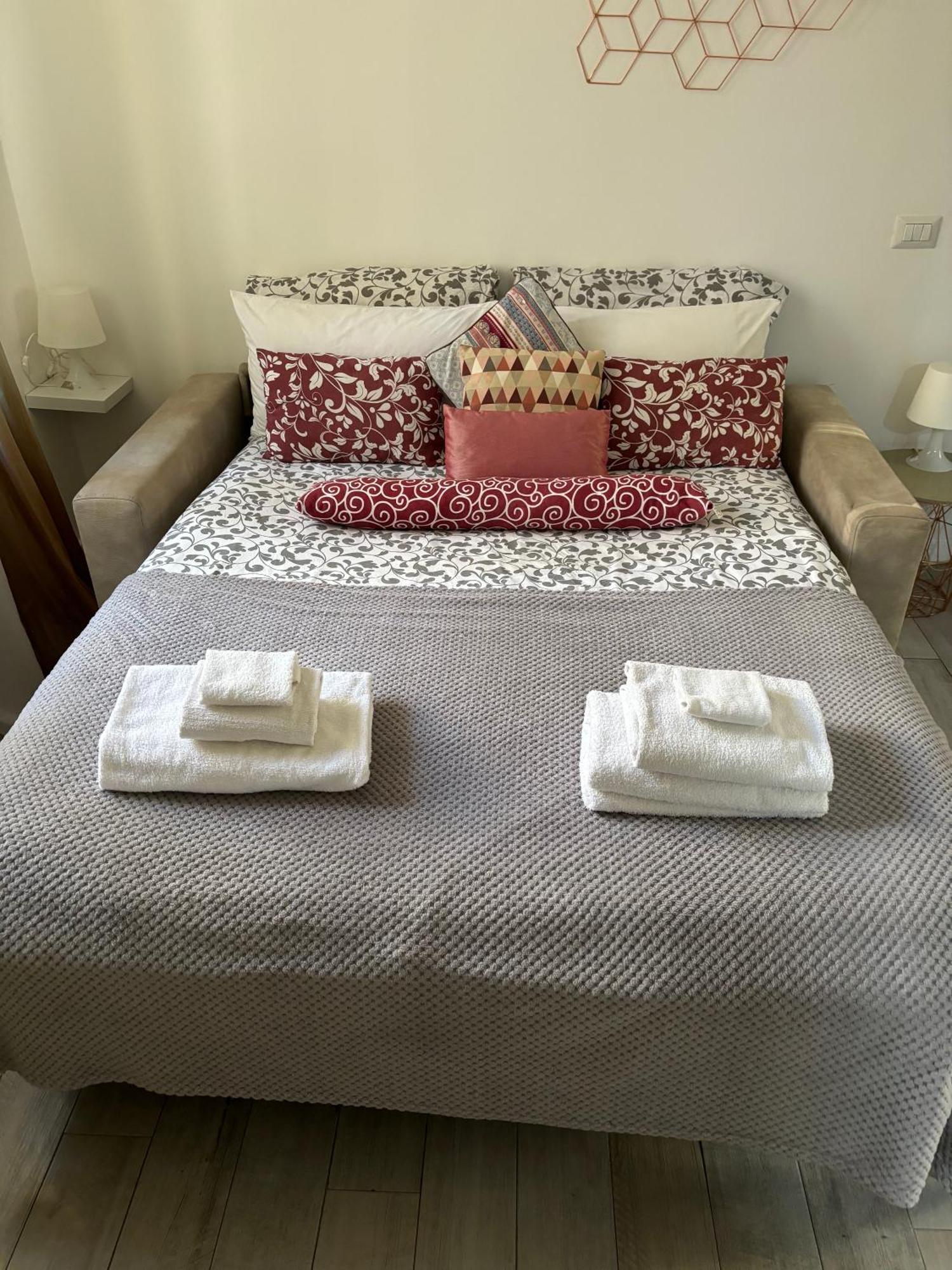 Joy House -Central City Near Metro Arco Della Pace Brera-Entire Apartment Perfect For Work & Play, Nightlife With Ac & Fast Wifi Welcome To The Cool Joy House! Milan Luaran gambar