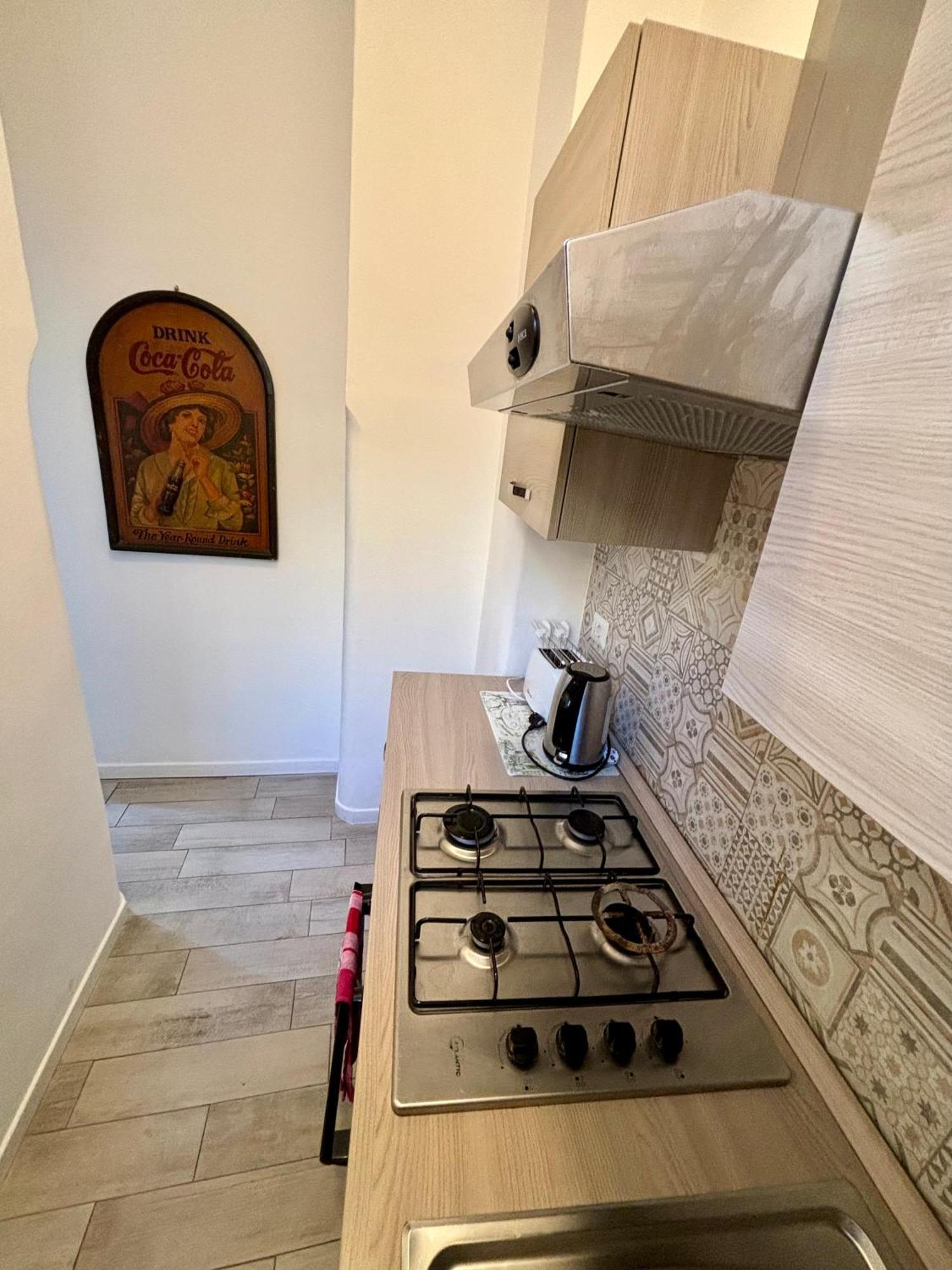 Joy House -Central City Near Metro Arco Della Pace Brera-Entire Apartment Perfect For Work & Play, Nightlife With Ac & Fast Wifi Welcome To The Cool Joy House! Milan Luaran gambar