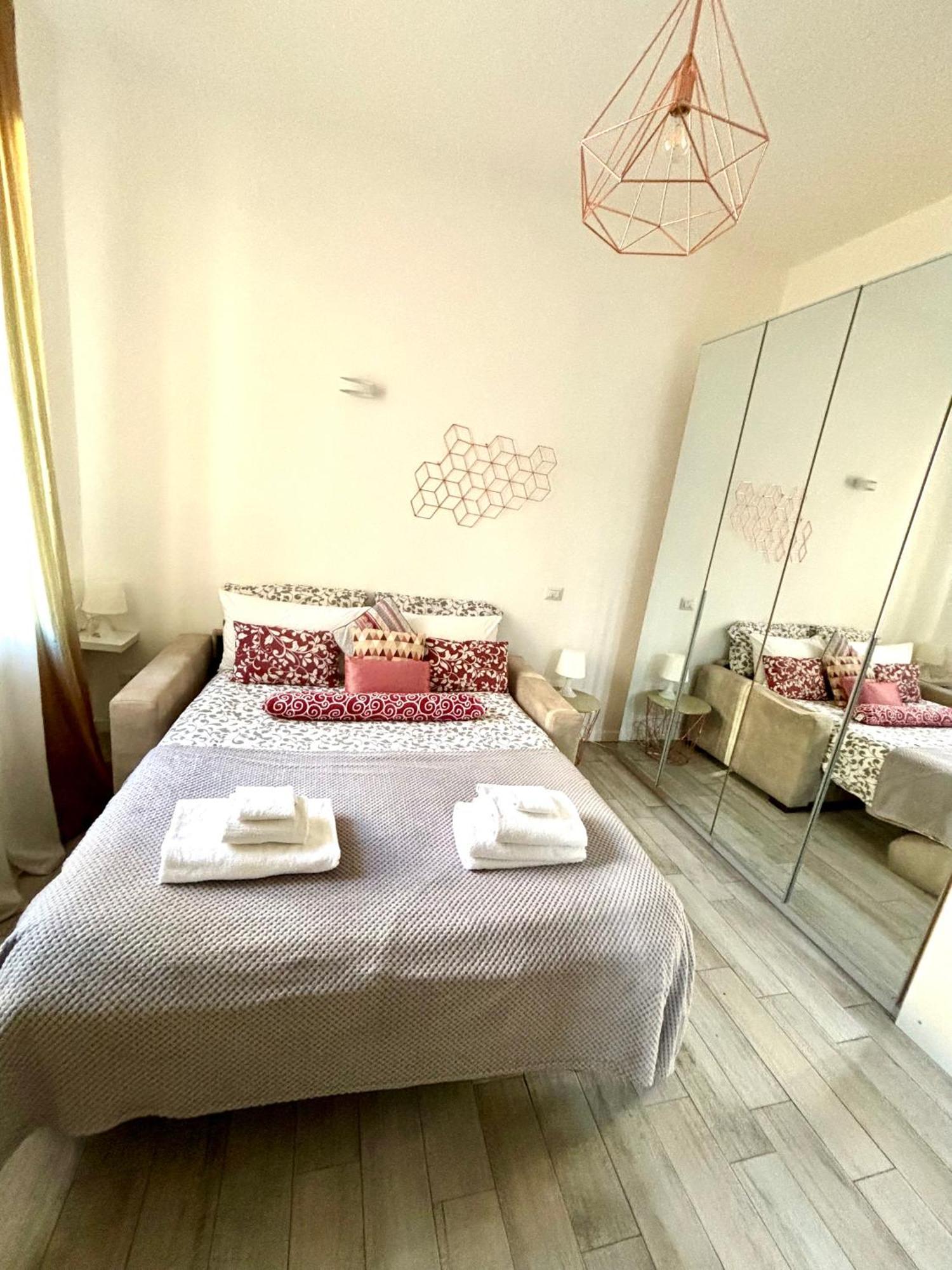 Joy House -Central City Near Metro Arco Della Pace Brera-Entire Apartment Perfect For Work & Play, Nightlife With Ac & Fast Wifi Welcome To The Cool Joy House! Milan Luaran gambar